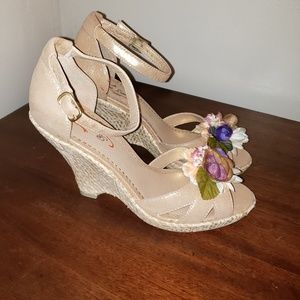 Nwot Modcloth Poetic Licence London Wedge sz 7.5M